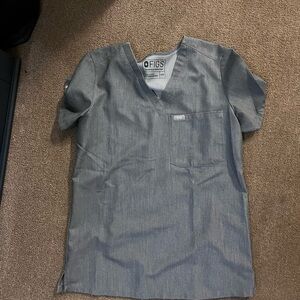 FIGS Women's Catarina One-Pocket Scrub Top Graphite